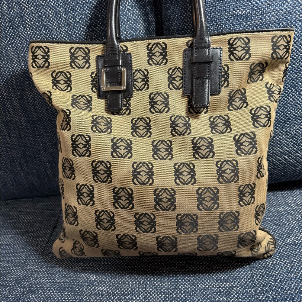 LOEWE AUTHENTIC ANAGRAM TOTE. EUC.